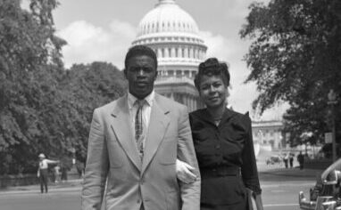 Jackie and Rachel Robinson walk arm in arm with the US Capitol Building in the background